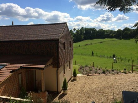 Rural Luxury Farm Based Cottage in Central Surrey Hills Yet Close to London!