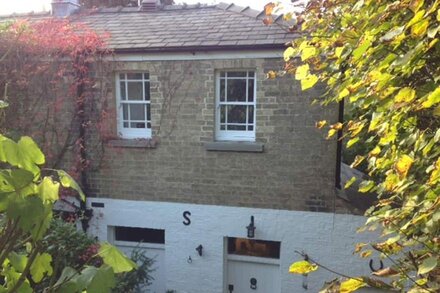 Charming listed coach house by Ely Cathedral