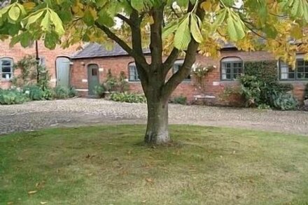 Courtyard Cottage In Beautiful Rural Location( Offers Available)