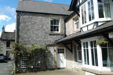 Bright and spacious holiday apartment in Tideswell with free Wifi