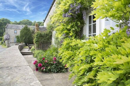 Beautiful 18th Century Limestone Farmhouse In The Peak National Park