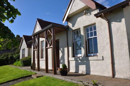 Lochside Cottage With Sea Views