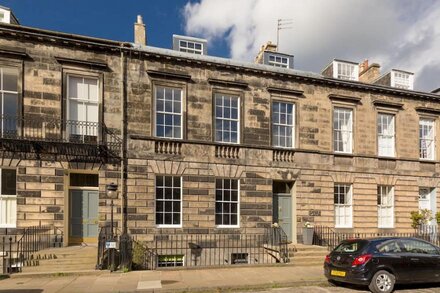 Stunning 2 Bed Garden Flat in the heart of Edinburgh's New Town.