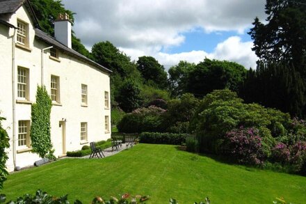 Plas yn Yale, Llandegla with mountain views from all windows 4starVisitWales