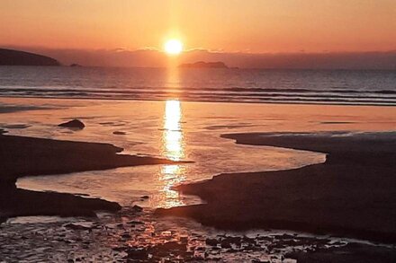 Walker's paradise - 2 minutes from the Pembrokeshire Coast Path