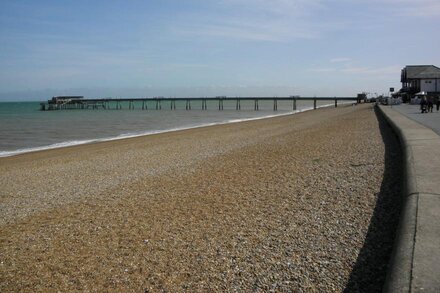 Spacious period holiday cottage in Deal, walk to beach, town and restaurants