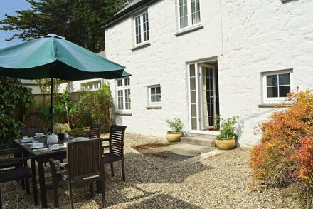 Luxury 5-star cottage near the Cornish coast on the Bonython Estate, Lizard Peninsula