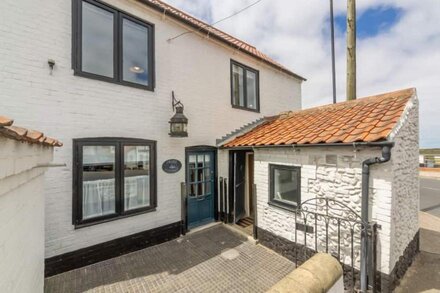 Lovely character cottage enjoys fabulous views of the Quay