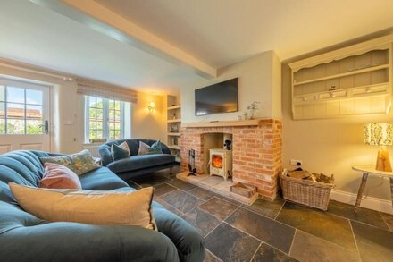 A fabulous luxury cottage, located in the centre of pretty Thornham village.