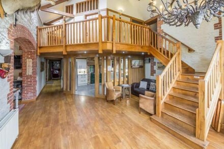 This large, spacious and social barn conversion is stylishly furnished.