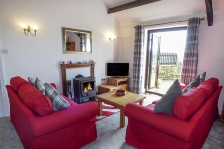 DALE VIEW COTTAGE, pet friendly, with open fire in Allendale