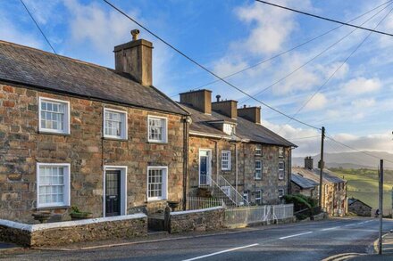 Luxury Grade II Listed Cottage With Hot Tub