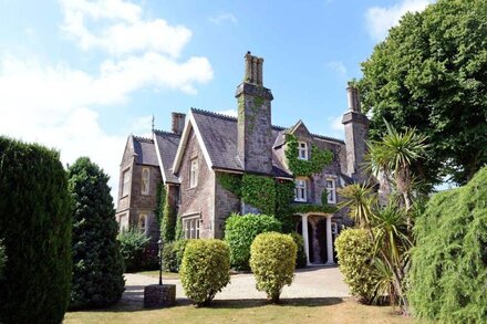 The Priory - Country Manor, Log Burner, Sea Views