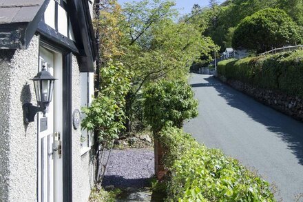 5 Star home from home in Snowdonia - where the mountains meet the sea