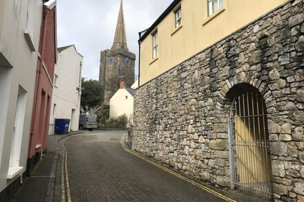 TUDOR SQUARE - the perfect location to see what Tenby has to offer?