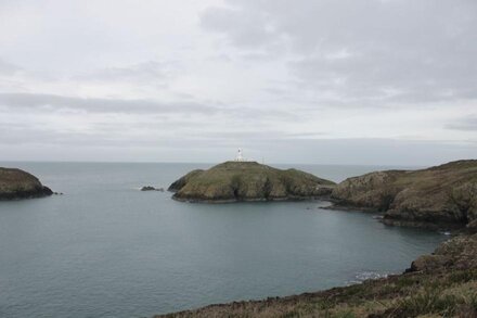 Hedgerow Hut - the perfect hideaway