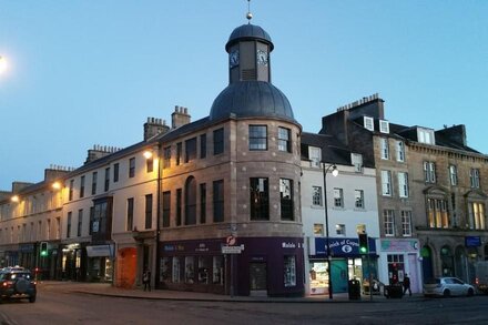 Family/Group Friendly Unique Apartment sleeping 7 close to St Andrews