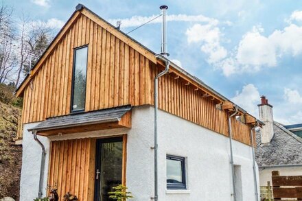 Luxury Croft over looking Loch Ness & Urquhart Bay. Loch Views.