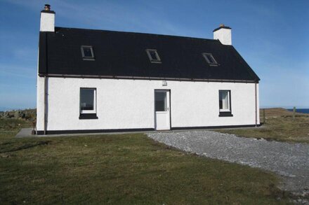 Cosy Hebridean Cottage overlooking the Atlantic on the west coast of North Uist