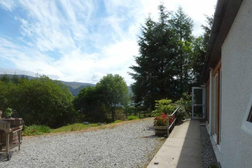 Spacious 3 bedroom longhouse in an idyllic location above Loch Broom