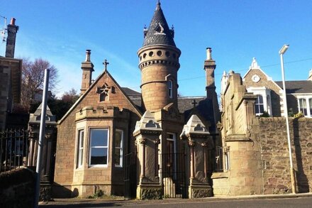 Luxury Carbet Lodge in the Heart of Broughty Ferry with Garden