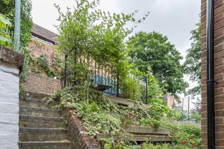 Charming period cottage quietly located in the centre of Winchester