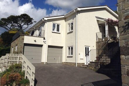 House in Noss Mayo. <br>Stunning Estuary Views direct Coastal walks, Great Pubs