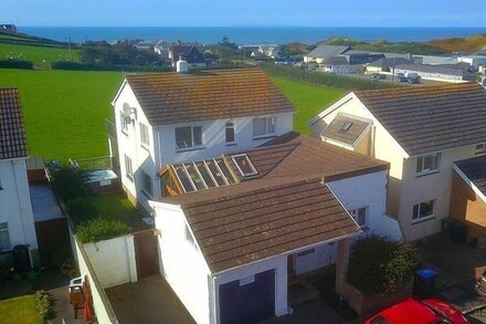 CROYDE VILLA SUNSEA | 6 Bedrooms | Croyde | Sleeps 12