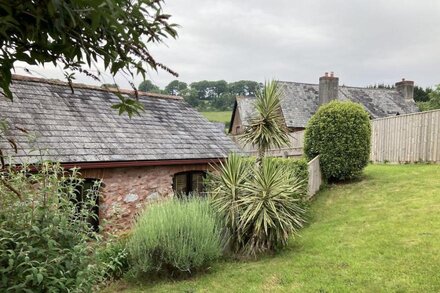 Barn Conversion, 5 miles from the coast with own parking and garden