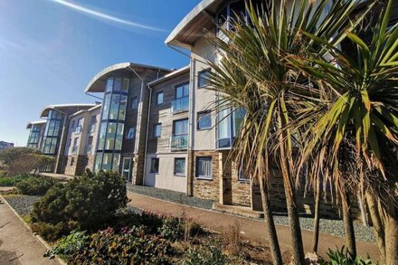 NEW FOR APRIL 2019 - 33 Ocean one is a beautifully refurbished 2 bedroom ocean view Fistral apartmen