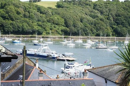 Ferry View - sleeps 6 guests  in 3 bedrooms