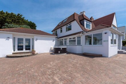 Coast View - holiday home with hot tub & sea view