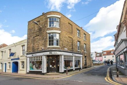 A stunning Grade II listed apartment in the heart of the conservation area.