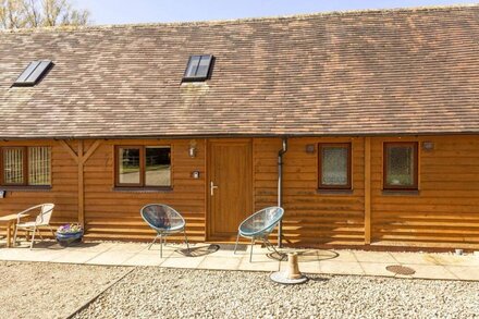 Stable Cottage - sleeps 4 guests  in 2 bedrooms