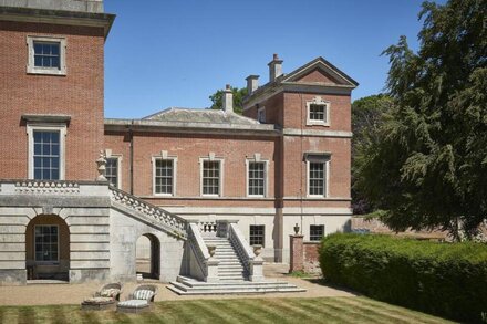 Occupying one wing of an impressive Georgian Palladian house is The East Wing.