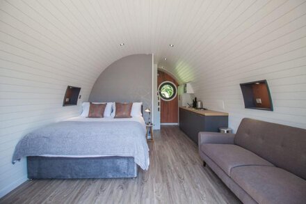 Primrose Family Glamping Pod | sleeps 4 - Gold Award winning