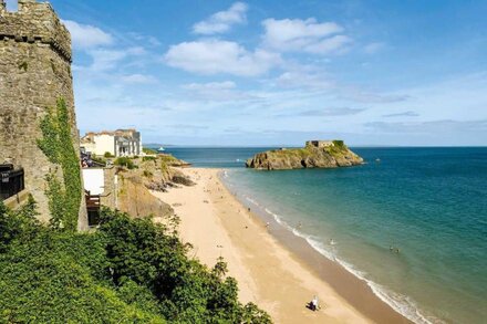 4* one double bedroom self-catering apartment, nr South Beach, Tenby.