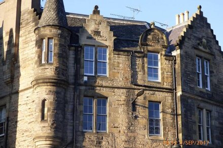 Grassmarket apartment with views to Edinburgh Castle - two bedrooms