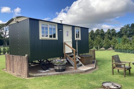 Luxury Shepherd's Hut (The Hawthorn) at Templehall