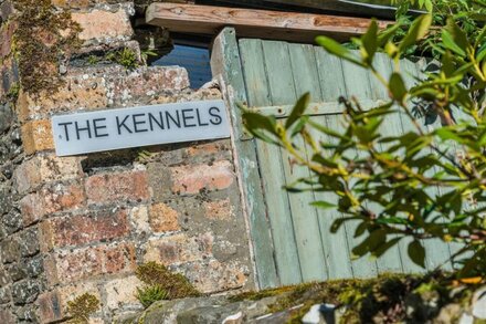 Cosy country cottage in the heart of the Scottish Borders with hot tub