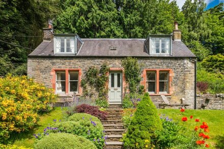 Secluded country retreat situated next to a magnificent walled garden