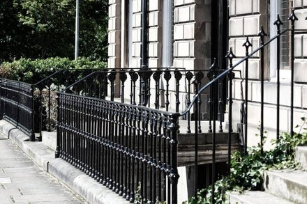 Splendid Georgian main-door apartment in Edinburgh's West End