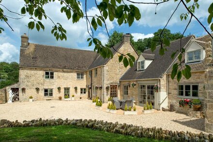 Cotswold Valley Manor