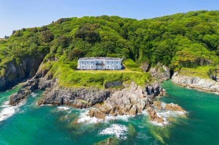 1 The Old Signal House, Penlee Point