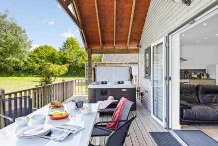 Woodpecker Lodge, Redlake Farm