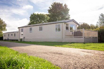 Luxury 2-Bed Pet-Friendly Caravan