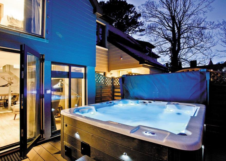 Courtyard Lodge 3 Spa (Sleeps 5)