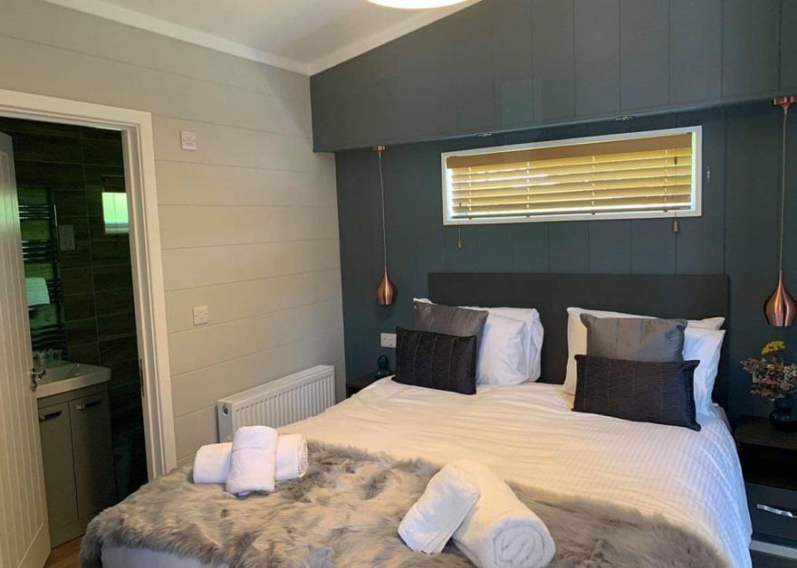 Hallmark Holiday Home 4 HT Platinum