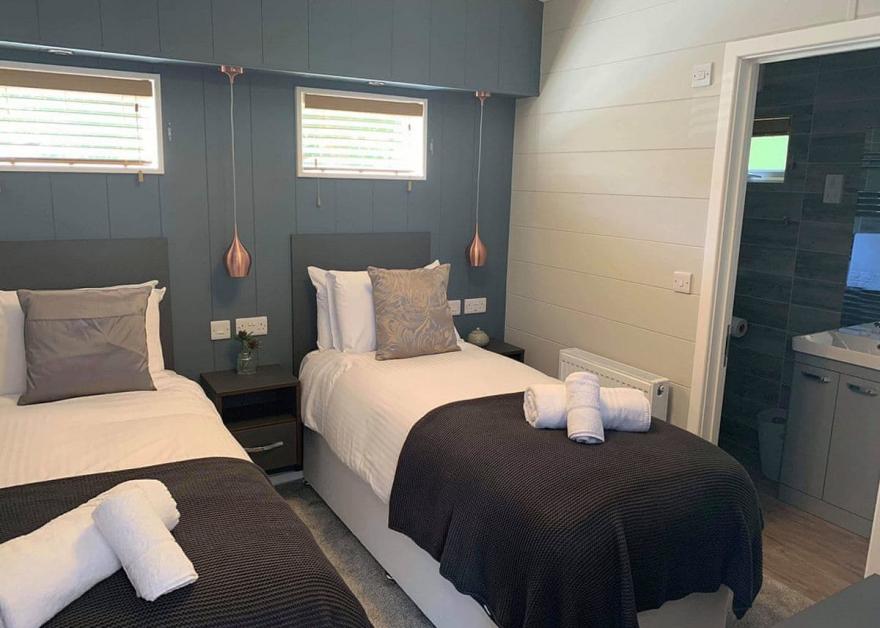 Hallmark Holiday Home 4 HT Platinum