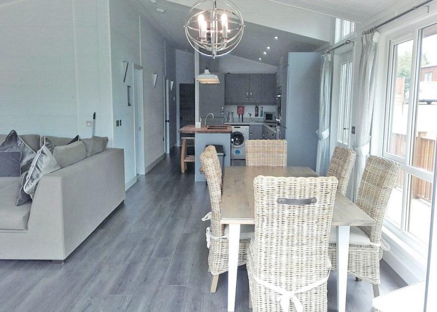 Country Lodge Eight VIP Platinum